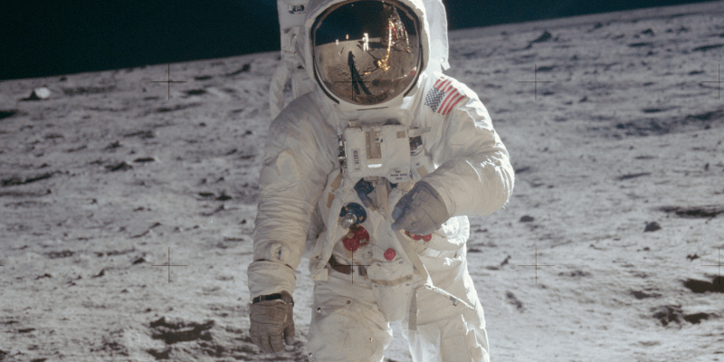 'Khám Phá' Người Đầu Tiên Đặt Chân Lên Mặt Trăng Là Ai? 4 Neil Armstrong Nguoi dau tien len mat trang qua doi